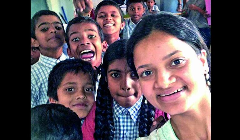 India – pensionarii și IT-iști se implică în educația copiilor
