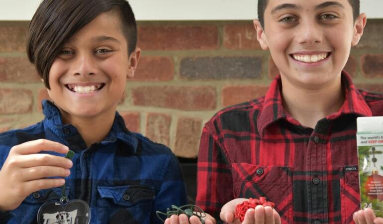 Doi copii de 12 ani au câștigat 250.000 de dolari cu un produs creat de ei