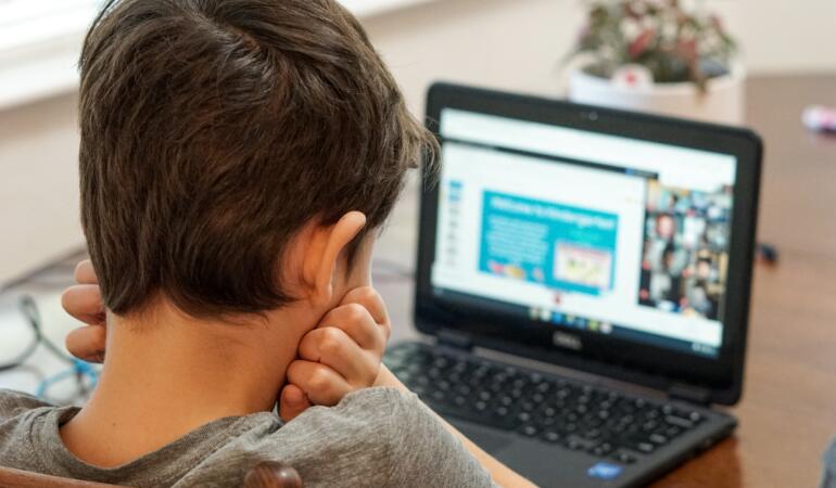 Ce probleme majore le-a creat școala online elevilor