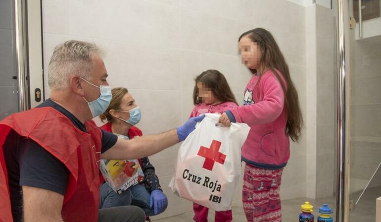 Crucea Roșie Tineret a colectat 1.570 de jucării pentru copii