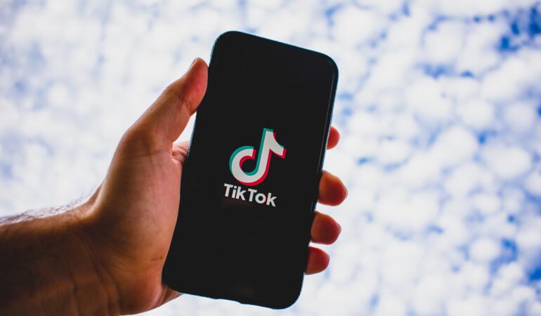 Rețeaua de socializare TikTok a fost dată în judecată