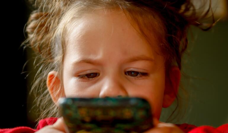 Copii diagnosticați cu sindromul stresului ocular digital