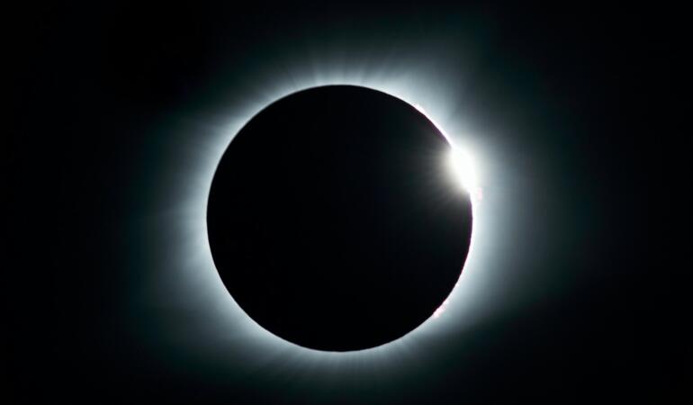 Eclipsă de soare, vizibilă în România. Cel mai important fenomen astronomic al anului