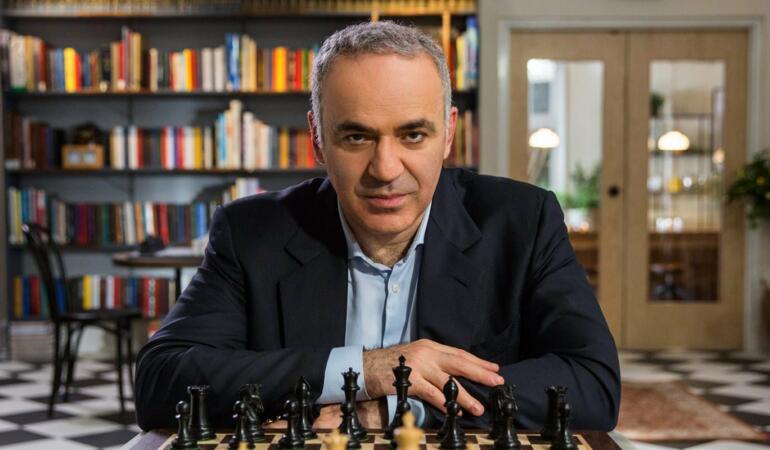 Superbet Chess Classic Romania 2021. Garry Kasparov îi învață pe copii șah