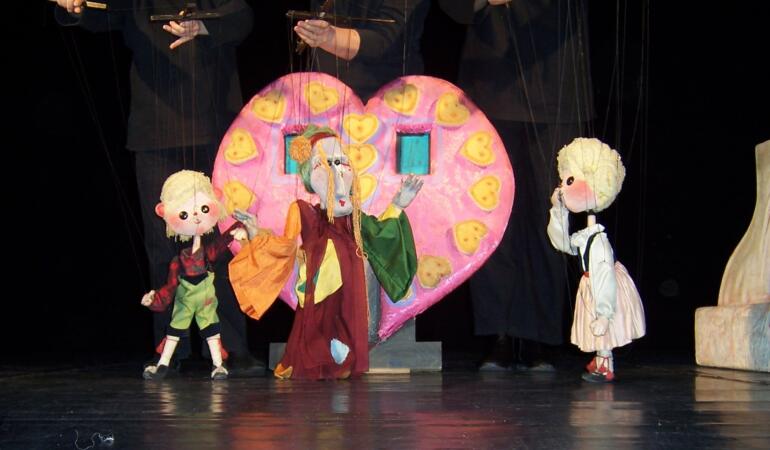 Hansel și Gretel vă dau întâlnire, din nou, pe scena Trupei Marionete