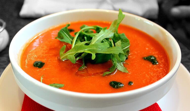 POVEȘTILE MÂNCĂRURILOR. Cum au fost ele inventate: Gazpacho, supa rece spaniolă