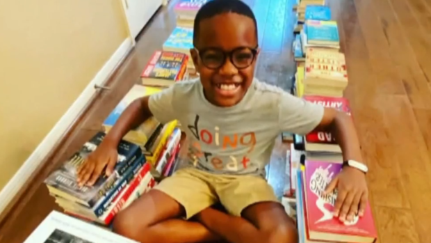 Un băiețel din Texas strânge cărți