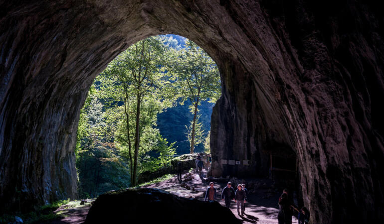 Locuri de poveste din România: Peștera Meziad