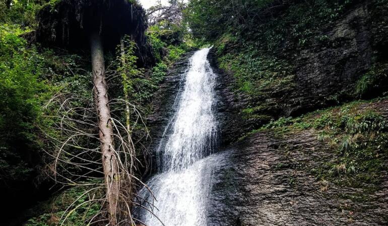 Două cascade de pe Valea Iadului pot fi vizitate din nou