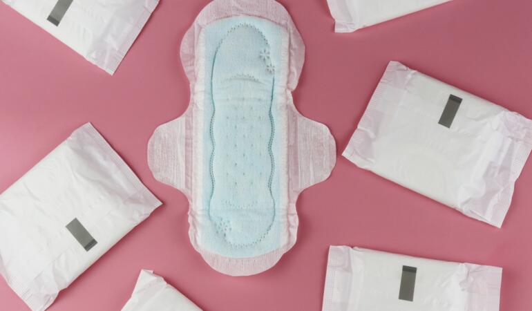 Produse menstruale gratuite în școlile canadiene