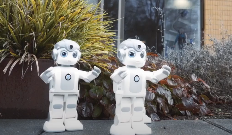 Roboții vor fi ajutoare didactice în grădinițe. Sunt testați în Coreea de Sud
