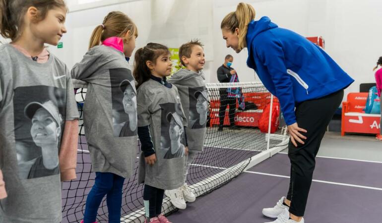 Simona Halep, alături de echipa micilor tenismeni susținuți de Fundația Olimpică Română