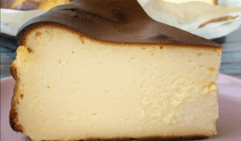 POVEȘTILE MÂNCĂRURILOR. Cum au fost ele inventate: Basque Burnt Cheesecake sau Cheesecake spaniol