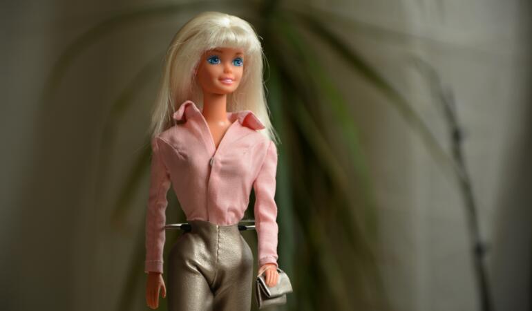 Păpușa Barbie va avea propriul film. Se face la Hollywood, după ce a fost amânat patru ani