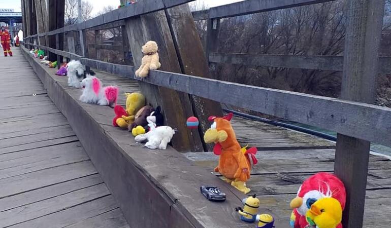 Podul de la Sighetul Marmației, transformat într-un pod al jucăriilor