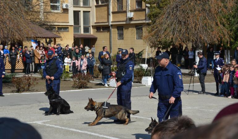 UPDATE Poliția Română împlinește 200 de ani. Copiii sunt invitați să descopere cu ce se ocupă, în realitate, polițiștii. GALERIE FOTO