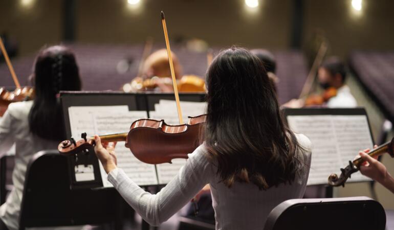 Filarmonica de Stat Oradea susține tinerele talente. Cum poți concerta alături de membrii orchestrei