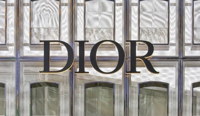 PRIN LUMEA MODEI. Casa de modă Christian Dior împlinește 75 ani