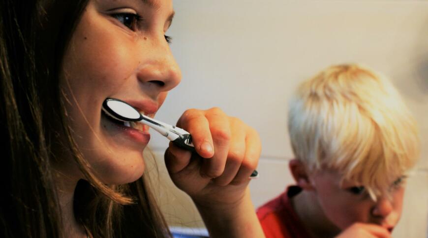 prima pastă de dinți pentru copii și adulți
