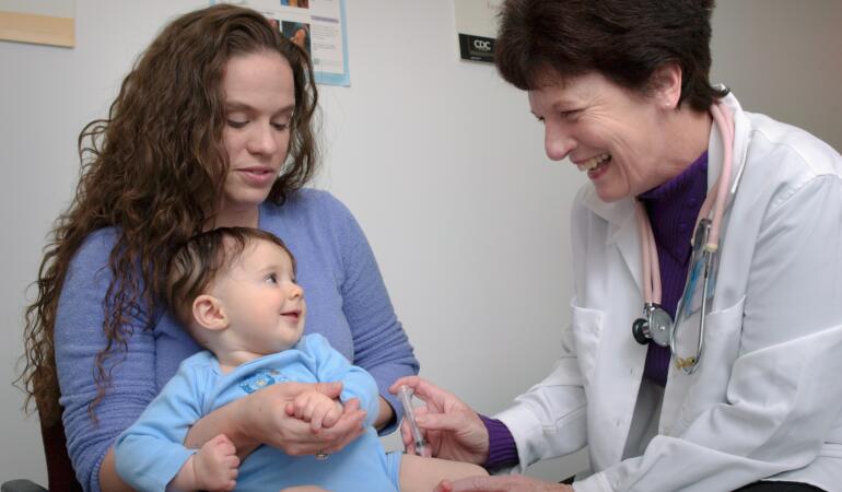 Copiii, în pericol. Medicii de familie atrag atenția asupra întreruperii vaccinării