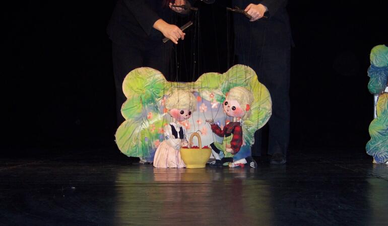 „Hansel și Gretel” dau startul noii stagiuni a Trupei Marionete