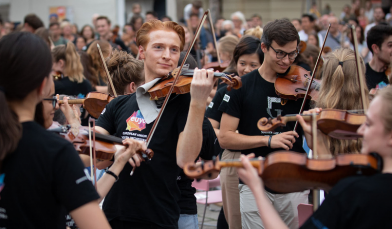 Orchestra de Tineret a Uniunii Europene caută membri noi. Se pot înscrie și tinerii muzicieni români