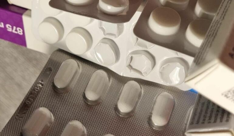 Părinţii, atenționați de medici: „Consumul de antibiotice trebuie redus cu 30%”