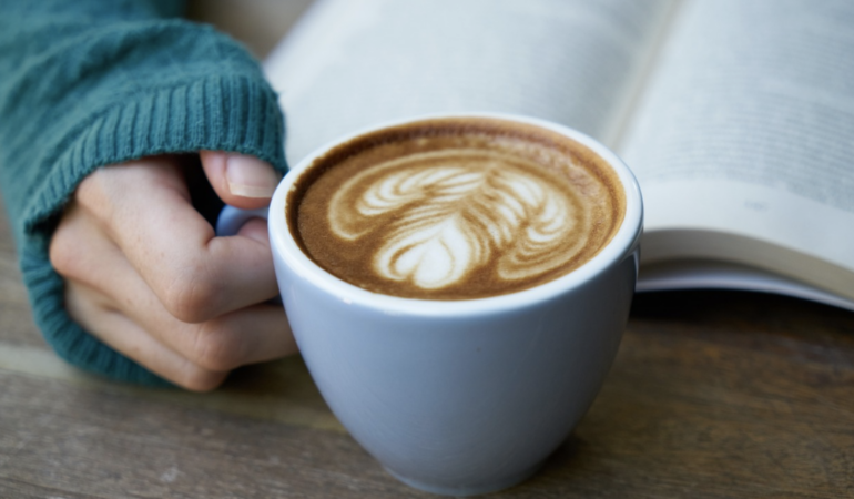 POVEȘTILE MÂNCĂRURILOR. Cum au fost ele inventate: cappuccino, băutura de cafea și lapte