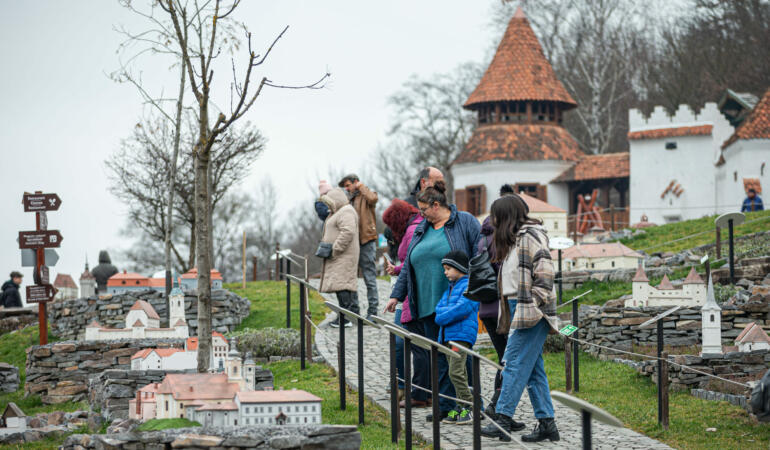 Parcul Mini Transylvania – o destinaţie de vacanţă pentru cei mici