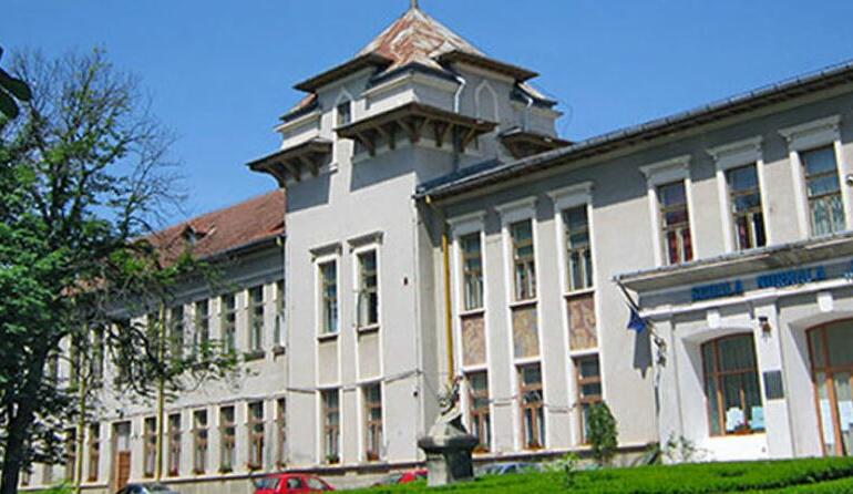 Ministerul Educației a publicat lista clădirilor cu risc seismic, pe județe