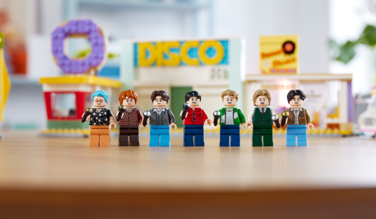 Membri trupei BTS, în noul set LEGO care reflectă single-ul de succes „Dynamite”