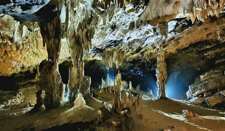 Locuri de poveste din România. Peștera Comarnic se redeschide pentru turiști