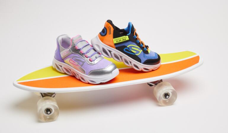 PRIN LUMEA MODEI. Skechers lansează cele mai cool modele de încălțăminte pentru copii