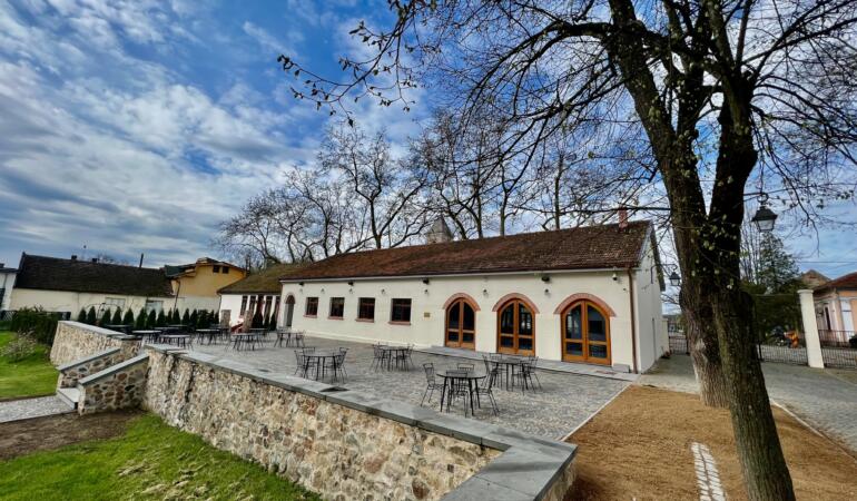 Locuri de poveste din România. Casa Ceaiului din Satul Regal, deschisă pentru public
