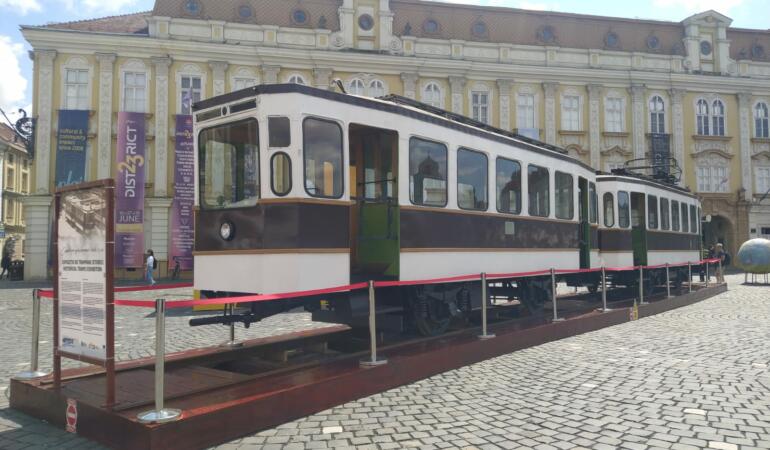 Expoziție inedită de tramvaie istorice în centrul Timișoarei. Se sărbătoresc 154 de ani de transport public