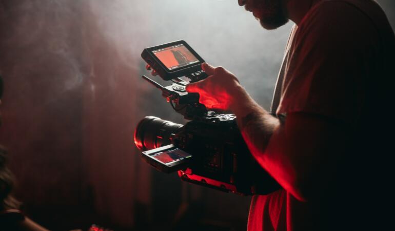 Ateliere de film documentar pentru adolescenți. Aceștia susțin incluziunea socială a refugiaților ucraineni