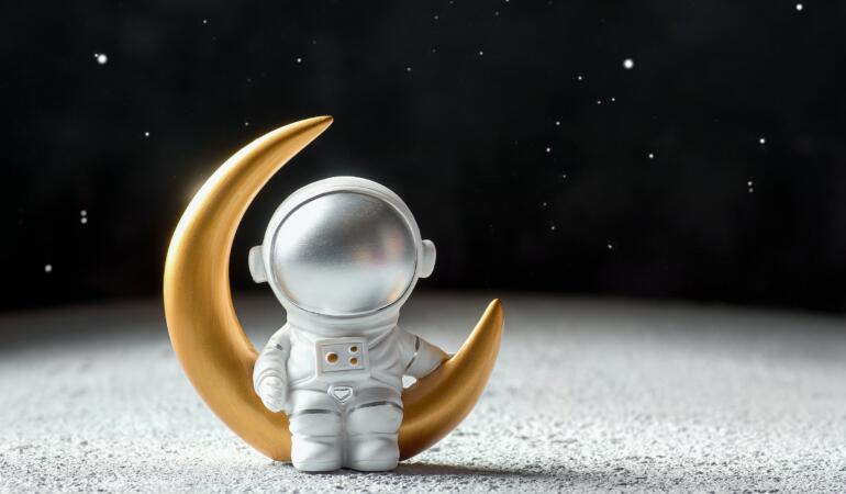PRIN LUMEA MODEI. Astronauții NASA vor purta costume Prada în următoarea misiune pe Lună