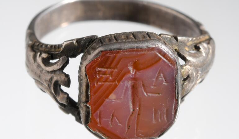 COMORILE MUZEELOR. O călătorie în trecut: Inelul medieval cu gemă paleocreștină