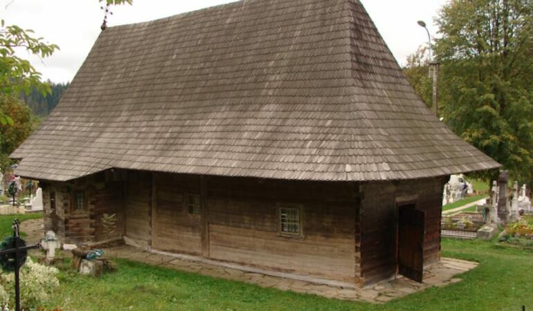 Locuri de poveste din România. Biserica de lemn de la Putna, cea mai veche din țară