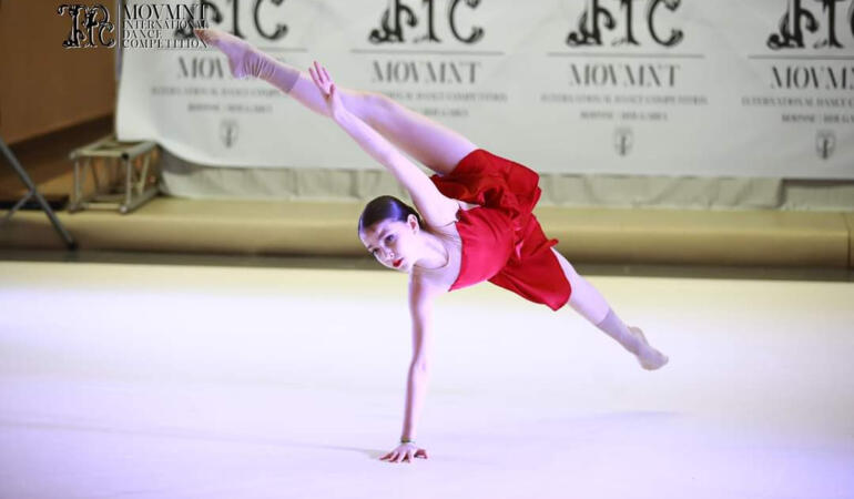 O balerină de 13 ani, prima înscrisă în campania „100 de Tineri pentru Dezvoltarea României”