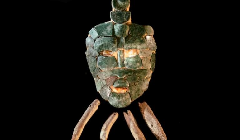 MISTERELE LUMII, ISTORII NEELUCIDATE. Mască de jad, descoperită într-un sit arheologic mai puțin cunoscut