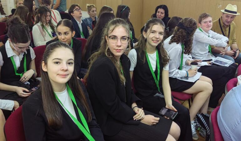Trei eleve din Timișoara, pe primele locuri la Olimpiada de Dezbateri pentru Juniori