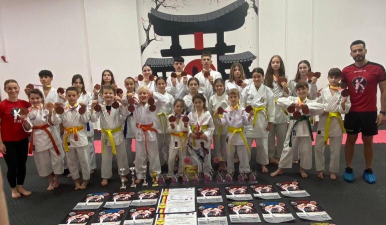50 de medalii obținute de copiii Clubului sportiv K-ZE Karate