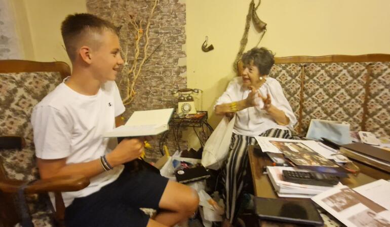 Dialog între generații: Doina Popa – Artmedia, 85 de ani, intervievată de  Radu Gheorghiță, 12 ani