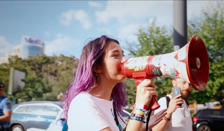 Atenție, părinți, film de neratat dacă aveți adolescenți. VIS.VIAȚĂ, filmul care „traduce” generația Z