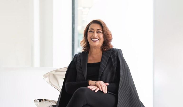 Cine a fost Zaha Hadid, prima femeie care a câștigat „Nobelul” pentru Arhitectură și cum a revoluționat această artă