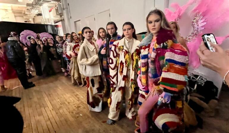 POVEȘTILE MODEI. O tânără creatoare de modă din România, invitată să-și prezinte colecția la New York Fashion Week