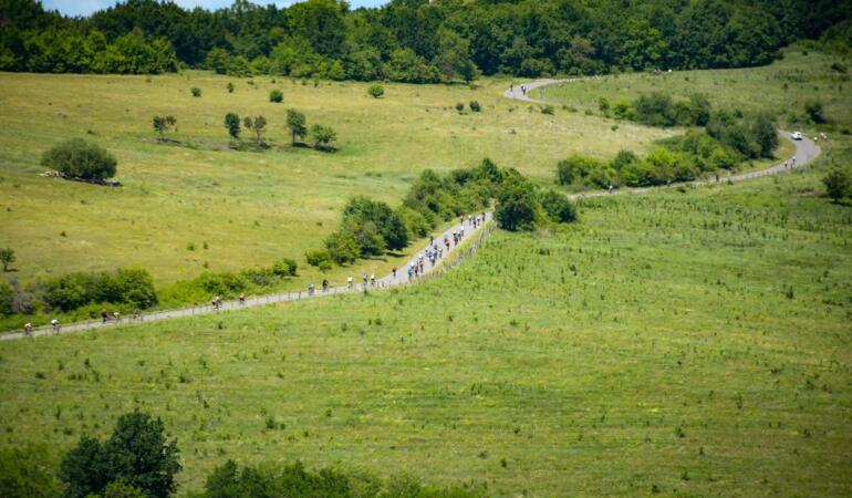 Locuri de poveste. Peisajele transilvănene, descoperite în cadrul Carpathia Bike Tour. Evenimentul are loc în 31 mai, iar biletele s-au pus în vânzare.