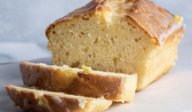 POVEȘTILE MÂNCĂRURILOR: cum au apărut ele – Lemon Drizzle Cake. Prăjitura cu lămâie care îl obsedează pe David Beckham