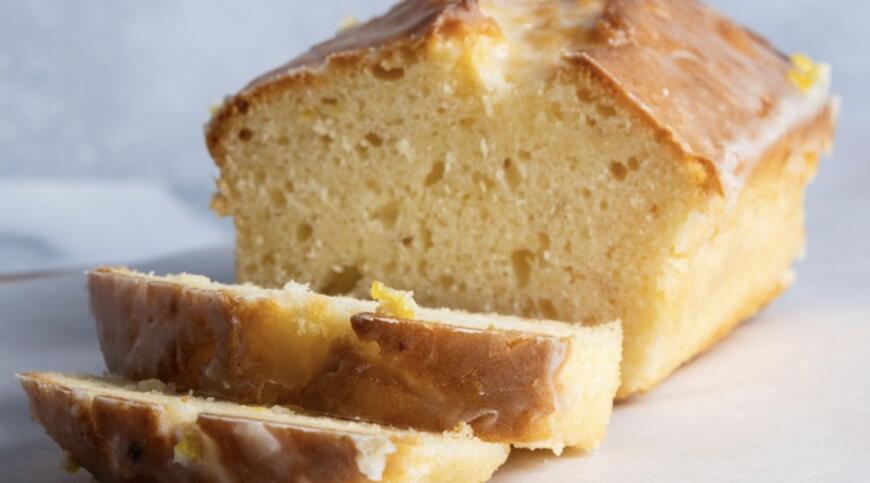 POVEȘTILE MÂNCĂRURILOR: cum au apărut ele – Lemon Drizzle Cake. Prăjitura cu lămâie care îl obsedează pe David Beckham